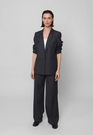 Długi żakiet w prążek na jeden guzik