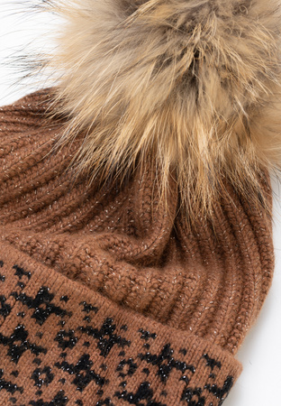 Brązowa czapka z odpinanym pomponem z naturalnego futra