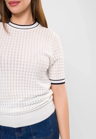 Ecru bluzka o oryginalnej strukturze