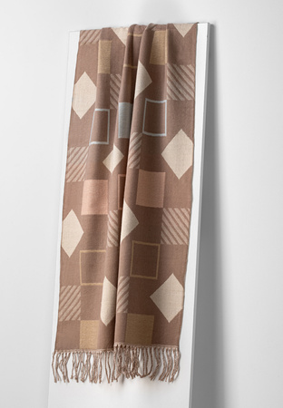 Brązowy szal w kolorowe kwadraty