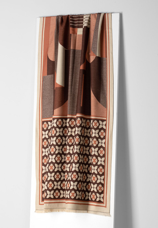 Szal w odcieniach brązu w abstrakcyjny wzór