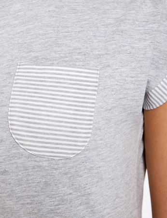Szary t-shirt z kieszonką