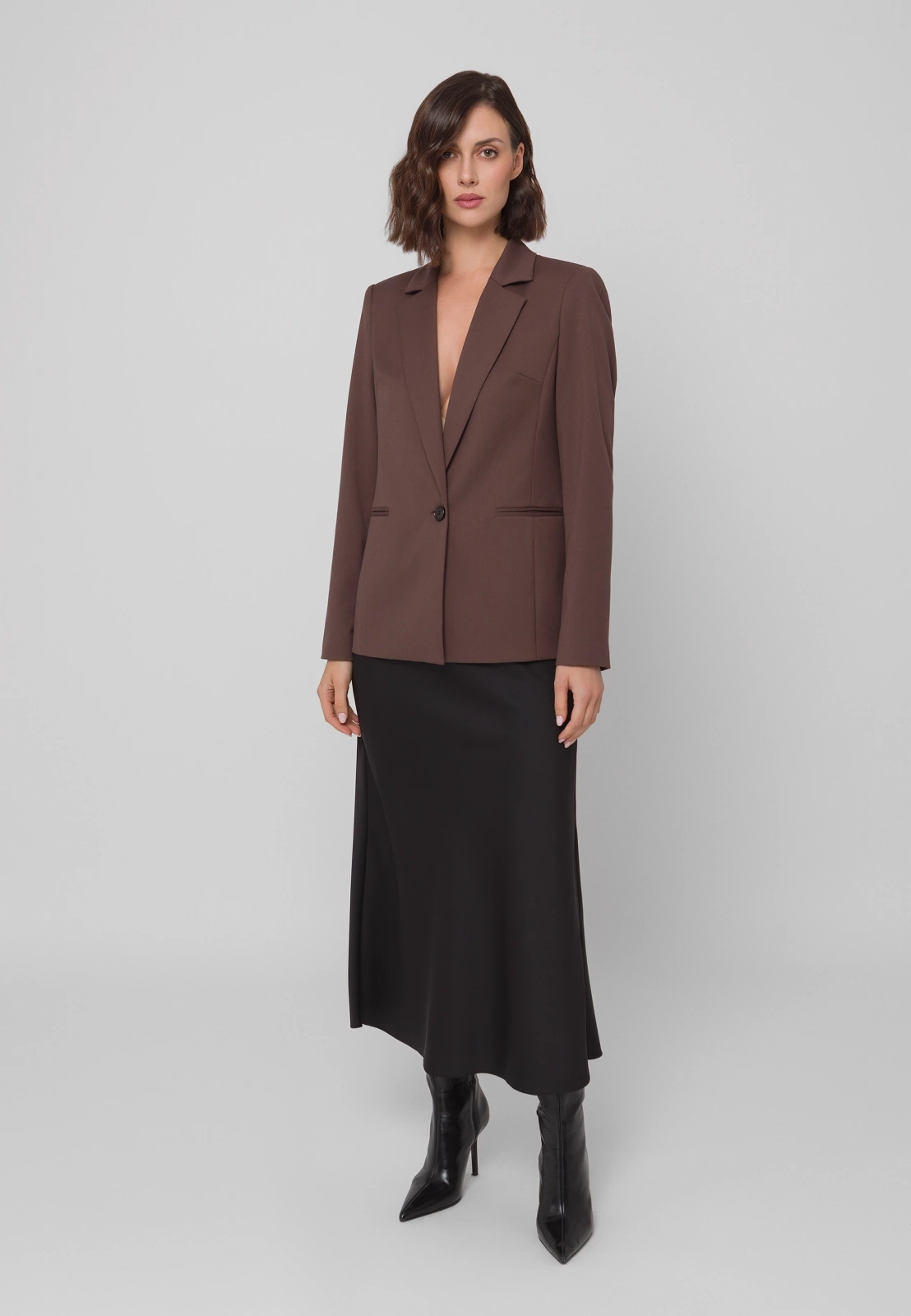 Brązowy żakiet na jeden guzik