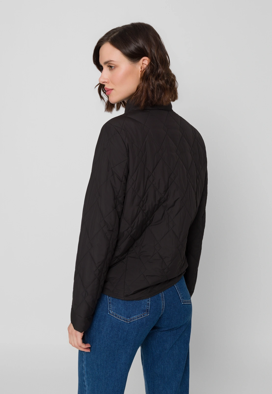 Czarna pikowana kurtka