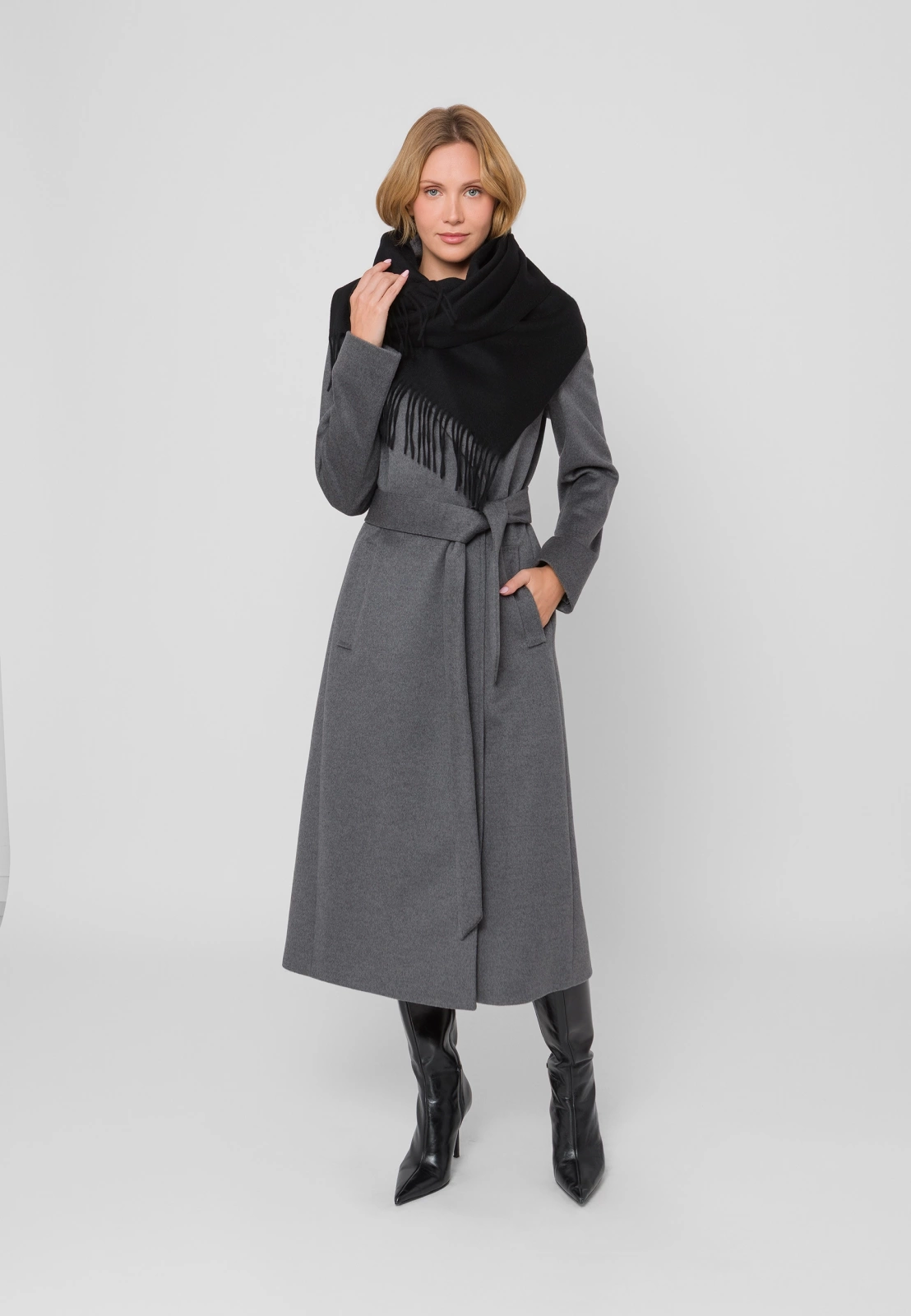 Czarny wełniany szal