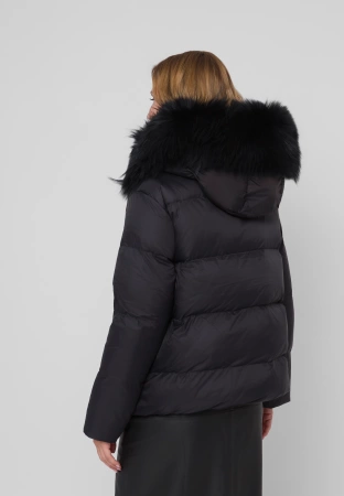 Czarna puchowa kurtka z naturalnym wypełnieniem