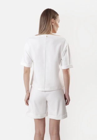 Biała bluzka z dekoltem w łódkę