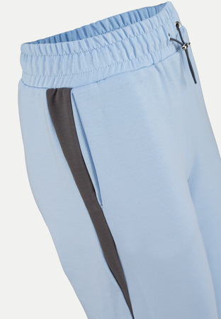 Niebieskie spodnie z grafitowymi wstawkami