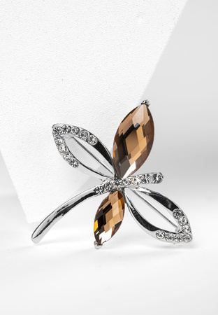 Delikatna broszka z kamykami