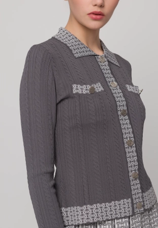 Szary kardigan z ozdobnym wykończeniem
