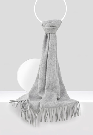 Szary wełniany szal