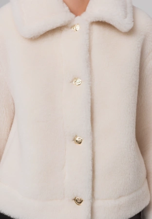 Krótkie wełniane futerko w kolorze ecru