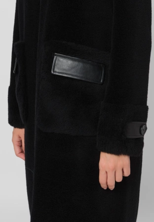 Wełniane futro ze skórzanymi elementami