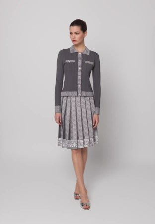 Szary kardigan z ozdobnym wykończeniem