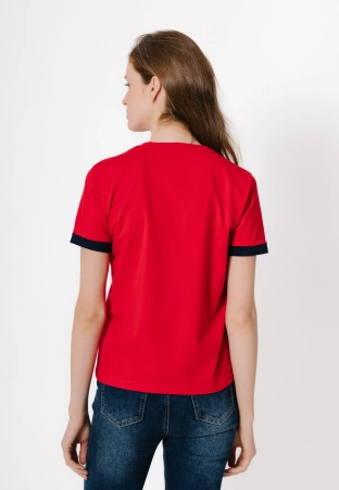 Czerwony t-shirt z marynarskim wzorem