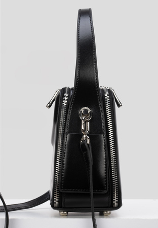 Mała czarna torebka do ręki i na ramię