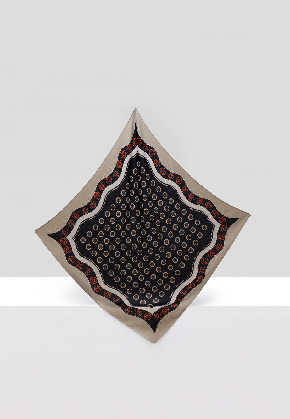 Brązowa wiskozowa apaszka w kropki