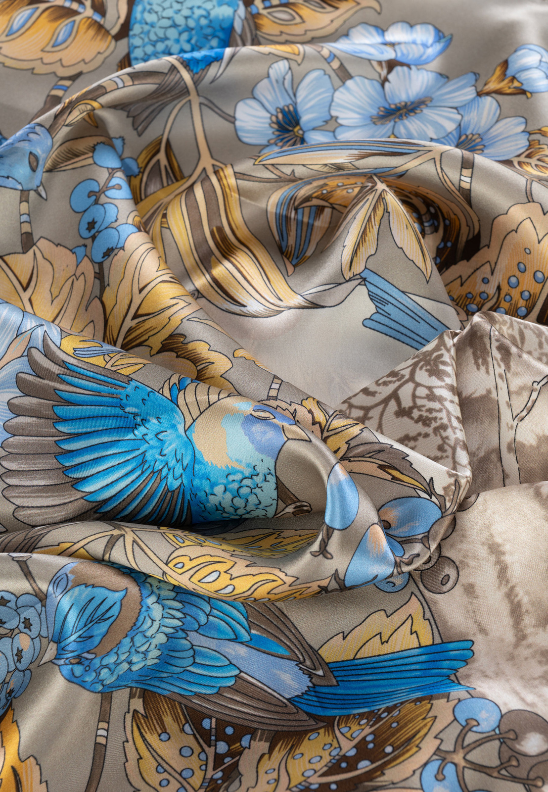 Jedwabna apaszka w kwiaty