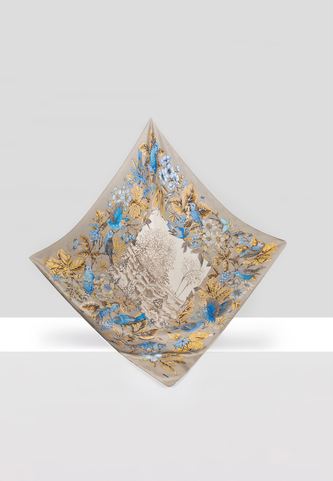 Jedwabna apaszka w kwiaty