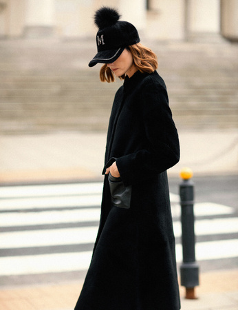 Długie wełniane futro z kieszeniami