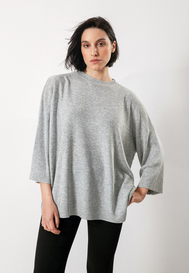 Szary dzianinowy sweter oversize