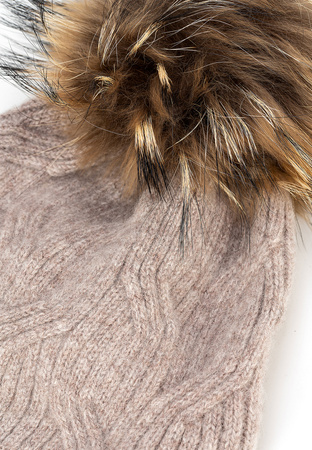 Beżowa wełniana czapka z pomponem z naturalnego futra