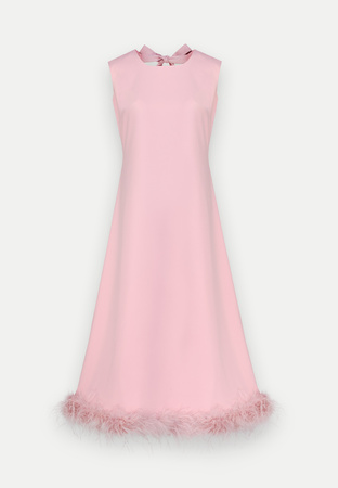 Różowa sukienka z piórami