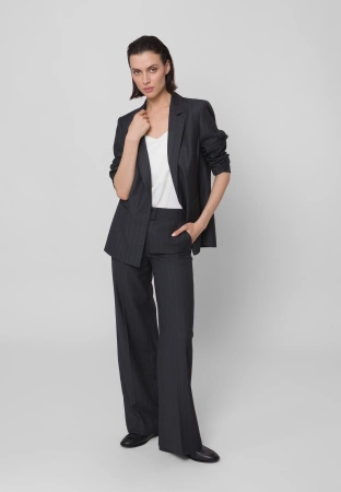 Długi żakiet w prążek na jeden guzik