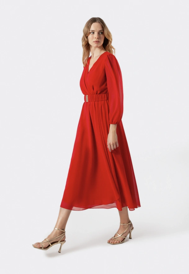Czerwona sukienka z kopertowym dekoltem