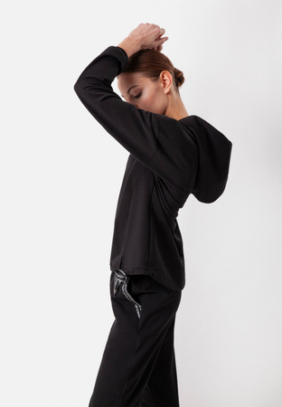 Czarna bluza z kapturem ze srebrnym wiązaniem