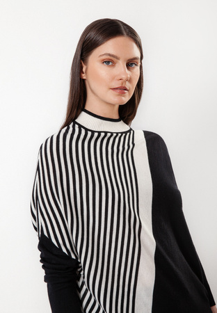 Asymetryczna tunika w czarno-białe paski