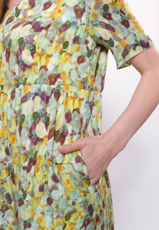 Wzorzysta sukienka z wiskozy