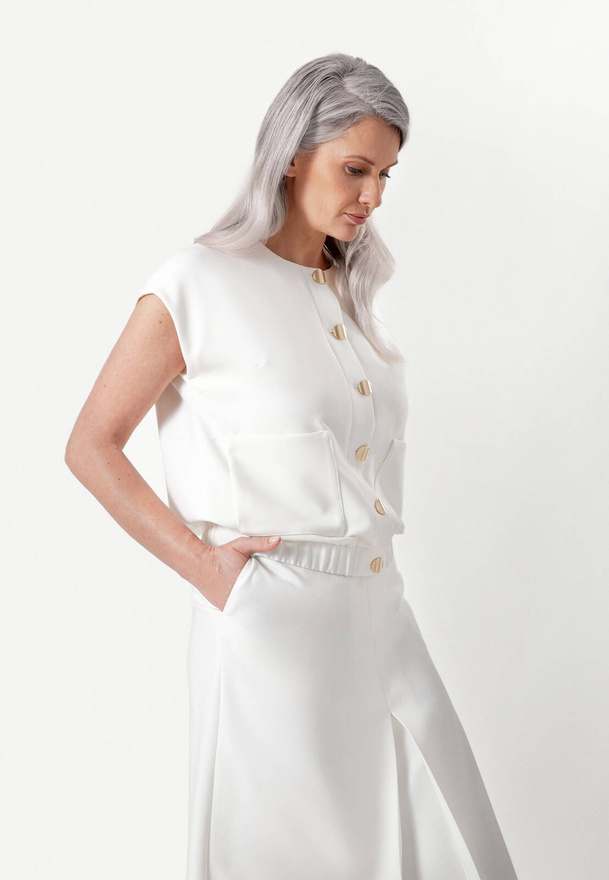 Kamizelka ecru ze złotymi guzikami