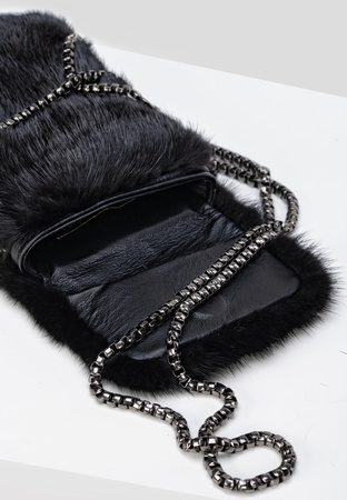 Czarna torebka etui z naturalnego futra