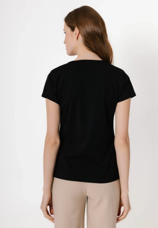 Czarny bawełniany t-shirt w serek