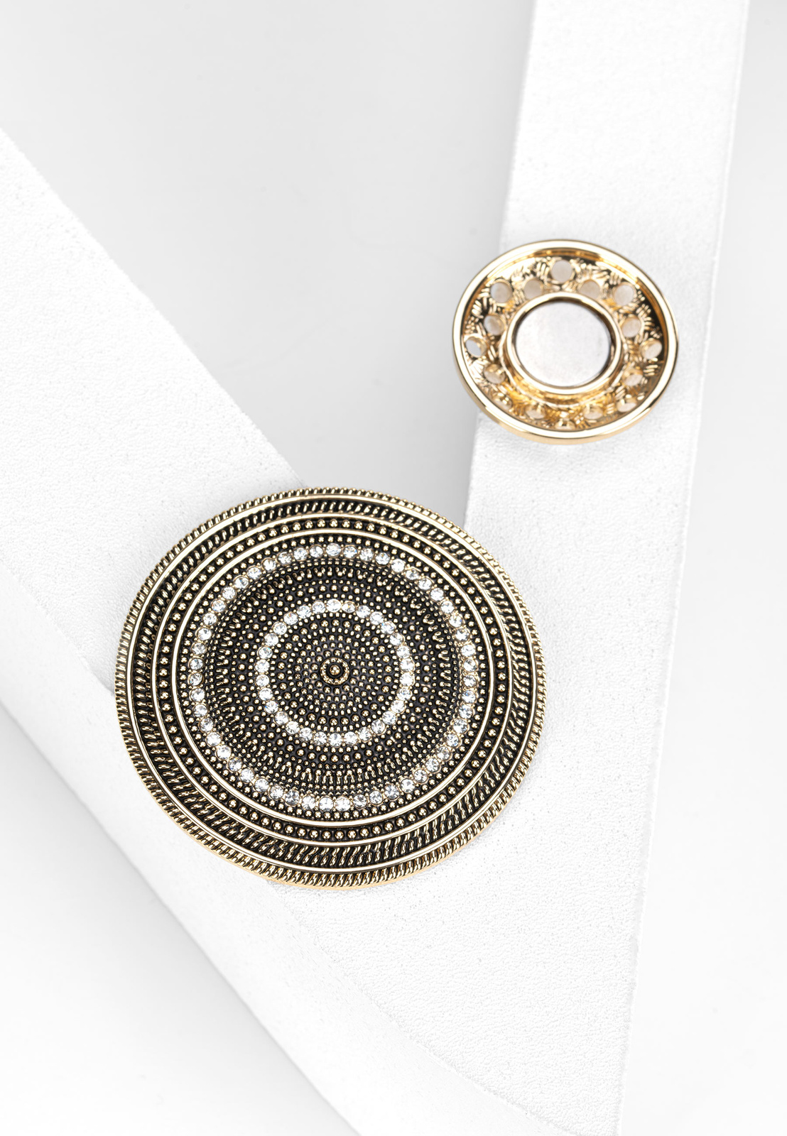 Okrągła broszka na magnes