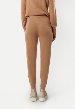 Beżowe dzianinowe spodnie z kieszeniami