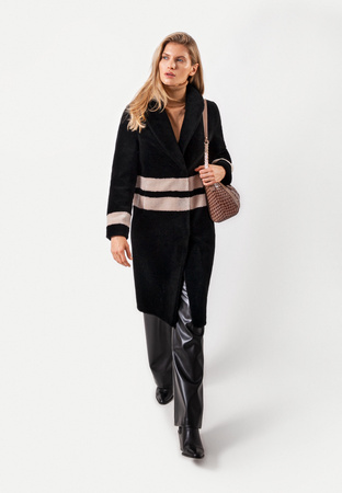 Wełniane futro z ozdobnymi pasami