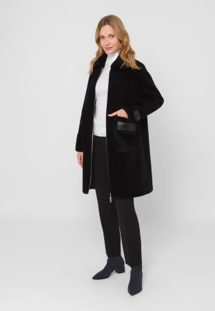 Wełniane futro ze skórzanymi elementami