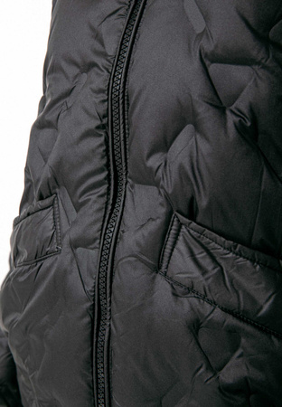 Czarna puchowa kurtka z kapturem