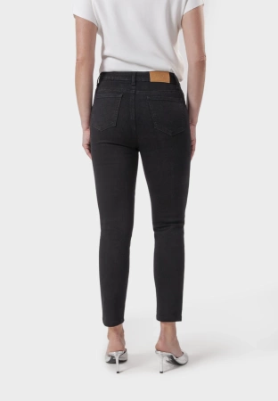 Klasyczne czarne jeansy