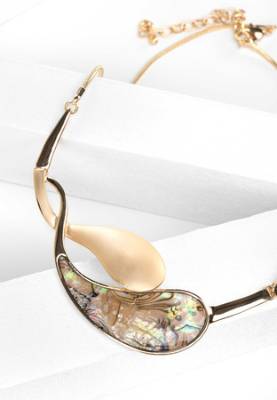 Naszyjnik z oryginalną zawieszką z masy perłowej