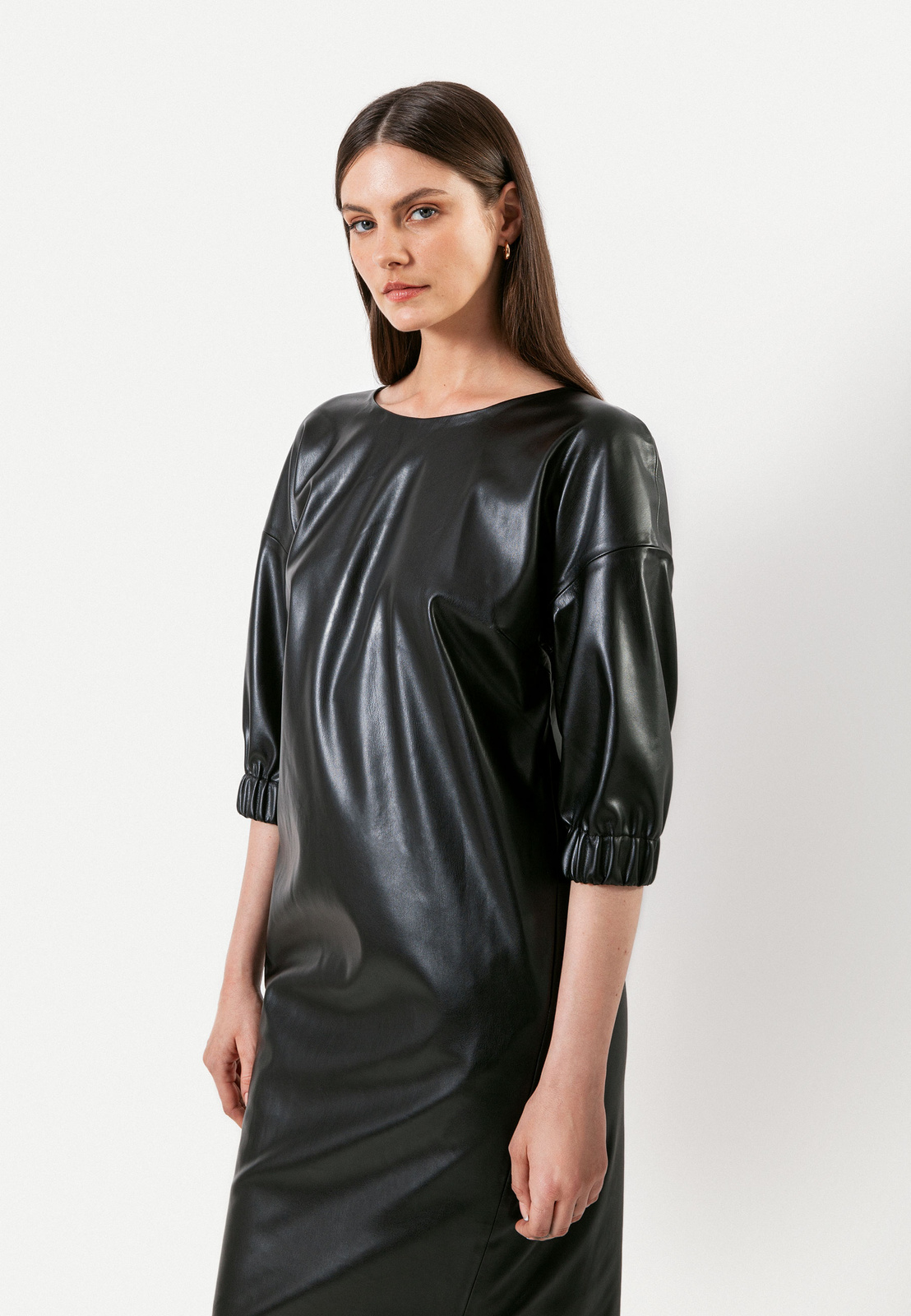 Czarna sukienka z ekoskóry