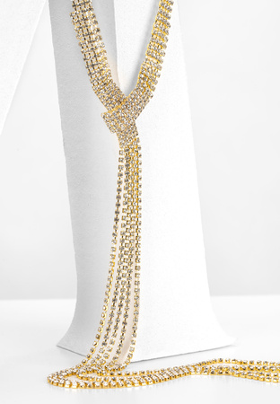 Naszyjnik w kolorze złotym z cyrkoniami