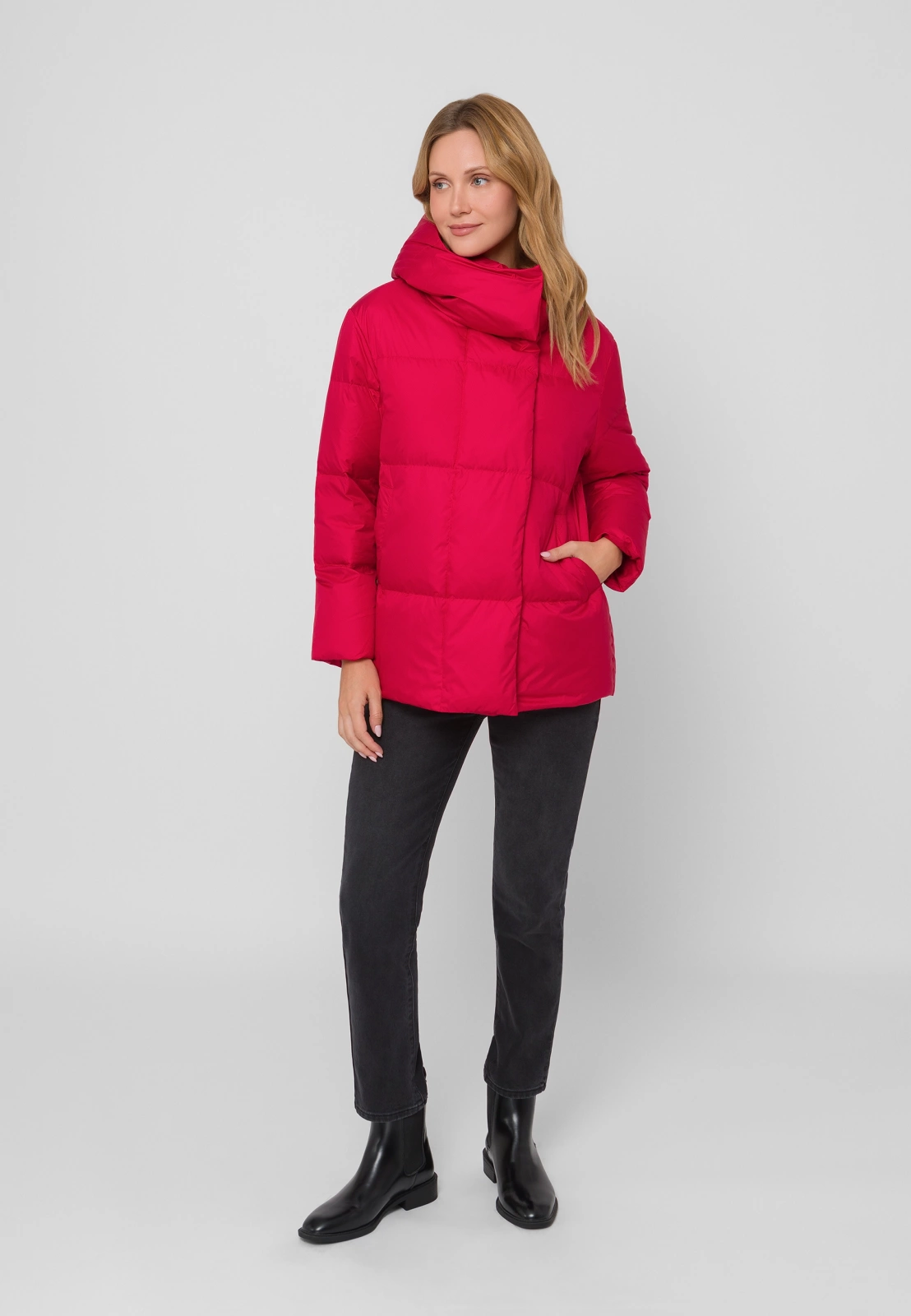Czerwona pikowana kurtka z kapturem