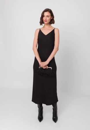 Wieczorowa torebka z ozdobnymi piórami