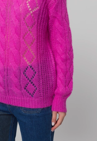 Amarantowy sweter z ażurowym splotem