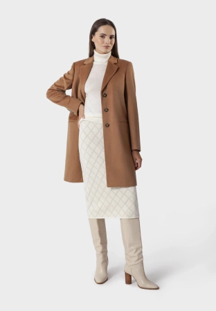 Płaszcz dyplomatka w camelowym kolorze