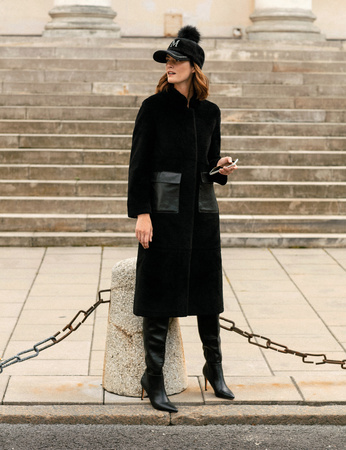 Długie wełniane futro z kieszeniami