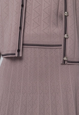 Ażurowa spódnica z plisowaniem w brązowym kolorze